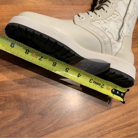 Fendi biker/combat boot, off white, never worn, zipper close, leather, size 4 - Picture 13 of 16